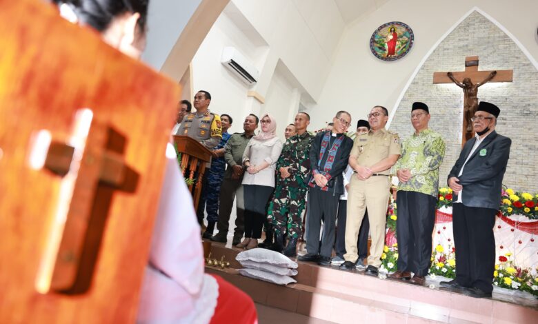 Danny Pomanto dan Pj Gubernur Pantau Pengamanan Malam Natal di Dua Gereja