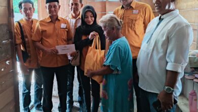 Rayakan HUT Yang Ke 17 DPC Partai Hanura Bone Peduli Bagikan Santunan Pada Masyarakat