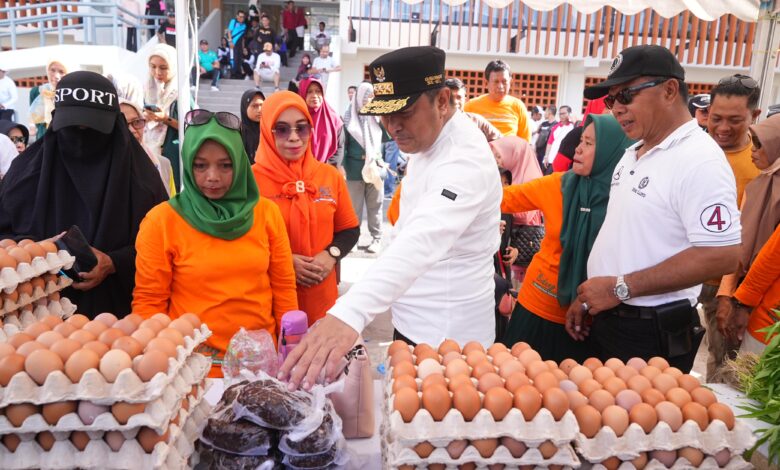 Pj Gubernur Sulsel Kunjungi Pasar Cekkeng Bulukumba, Stok dan Harga Pangan Stabil