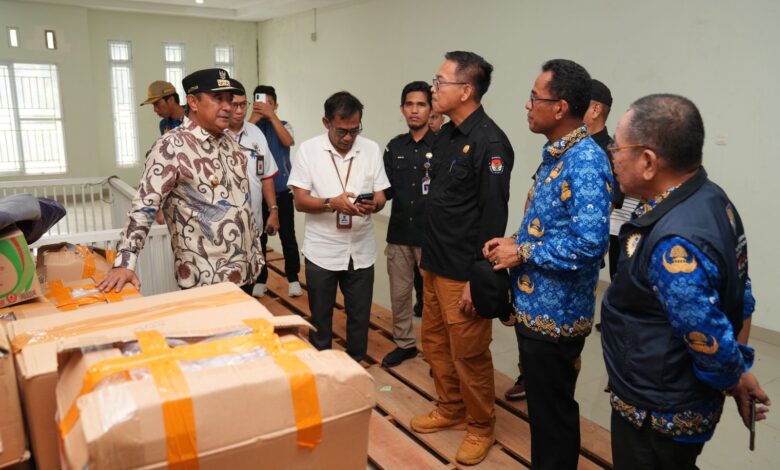 Cuaca Ekstrem, Pj Gubernur Sulsel Minta Distribusi Logistik Pemilu Dikawal dengan Baik
