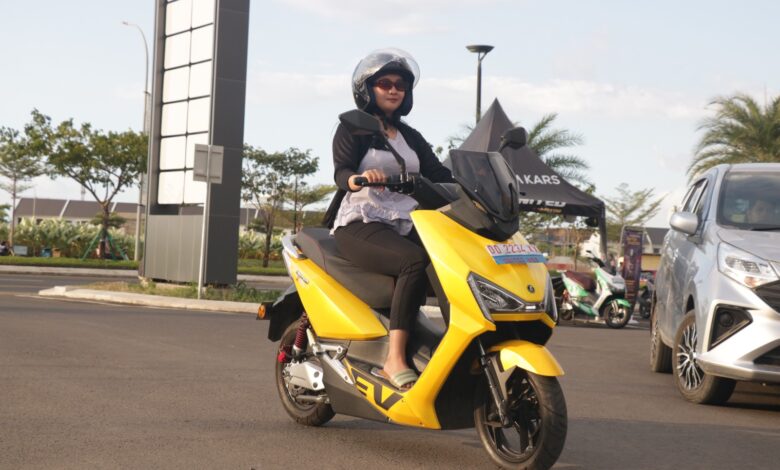 Pakai United E-Motor di Awal Tahun; DP Rp1 Juta dan Gratis Sepeda
