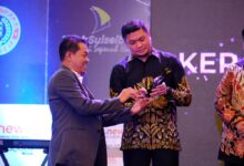 Peduli Media, Bupati Adnan Raih SMSI Sulsel Award 2023