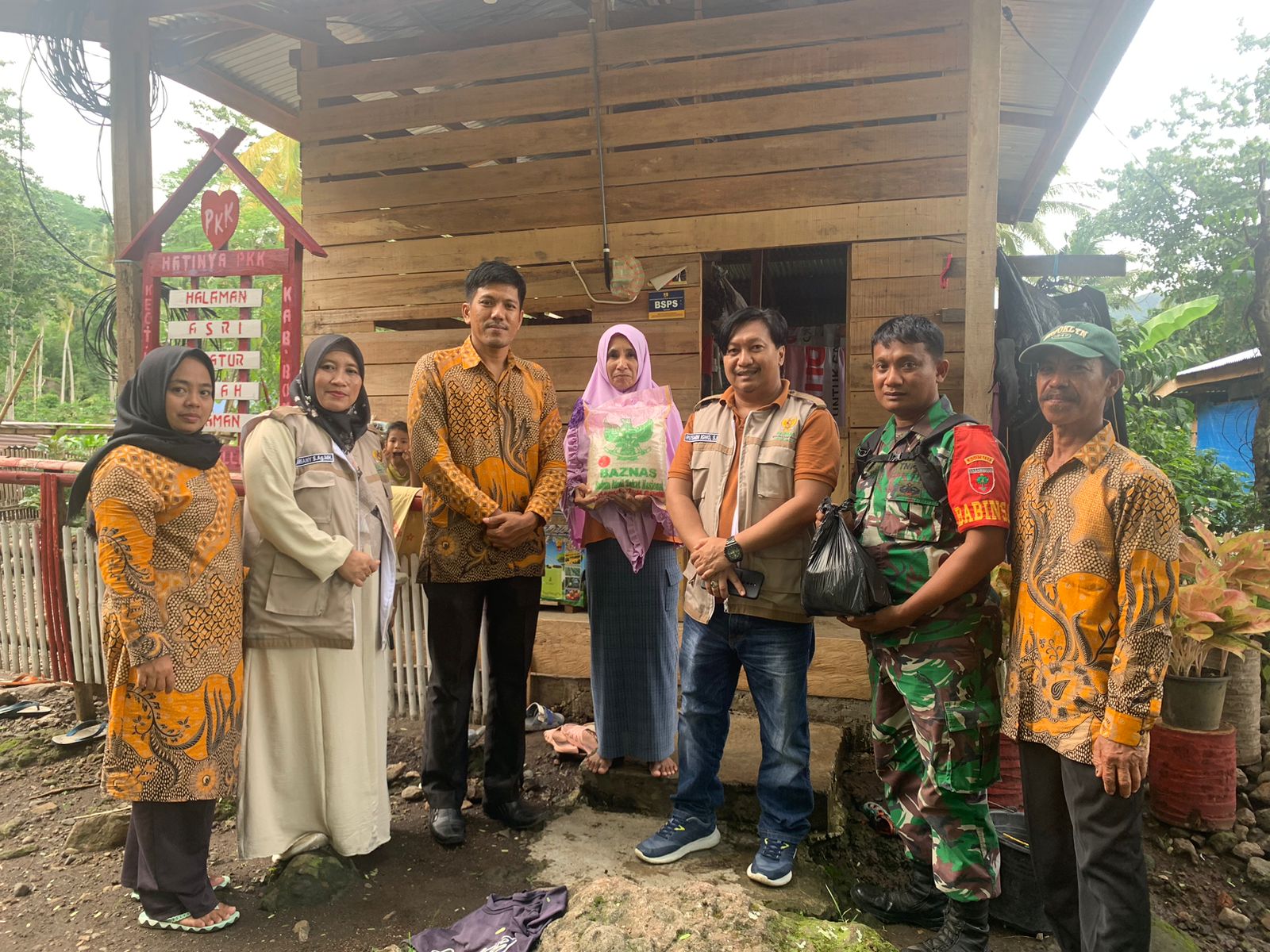 BAZNAS Kabupaten Bone Sosialisasi Zakat dan Salurkan Bantuan untuk Korban Angin Puting Beliung