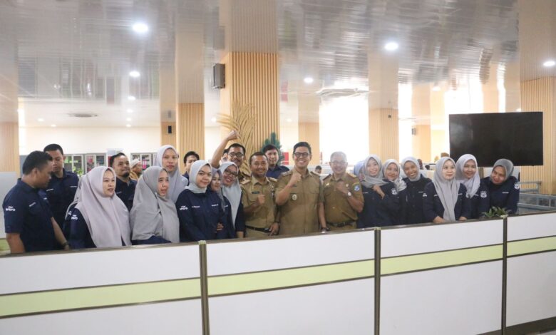 Hari Pertama Berkantor di Gedung Pinisi, Wabup Edy Manaf: Gedung Bagus, Pelayanan Juga Harus Bagus