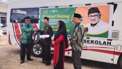 Andi Muawiyah Ramli Anggota Fraksi PKB Dewan DPR Sumbang Pondok Pesantren Bus Operasional