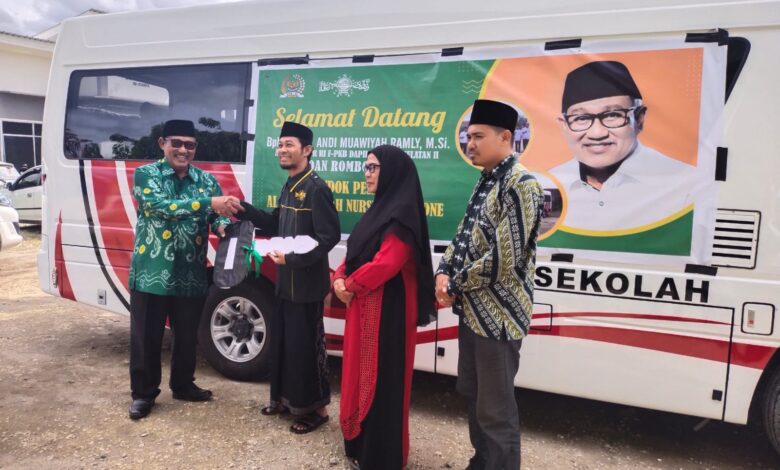Andi Muawiyah Ramli Anggota Fraksi PKB Dewan DPR Sumbang Pondok Pesantren Bus Operasional