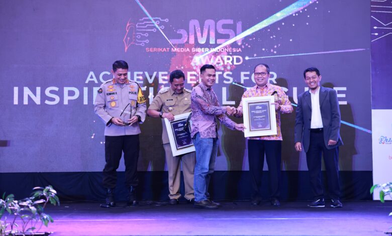 Danny Pomanto Terima Penghargaan sebagai Figur yang Menginspirasi di SMSI Award 2023