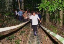 Dari Desa ke Desa Hingga Jalan Kaki Lewati Titian Bambu