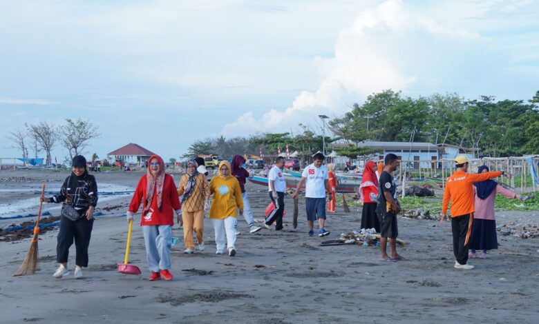 Dekranasda dan TP-PKK Bulukumba Lakukan Aksi Kebersihan Melalui G2B2