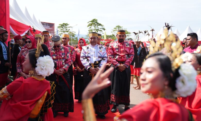 756 Penari Sambut Pj Gubernur Sulsel di HUT Luwu ke-756 dan HPLR Ke-78