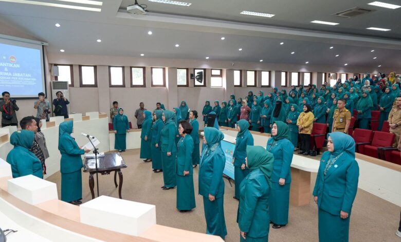 Indira Yusuf Ismail Melantik 12 Ketua Tim Penggerak PKK Kecamatan