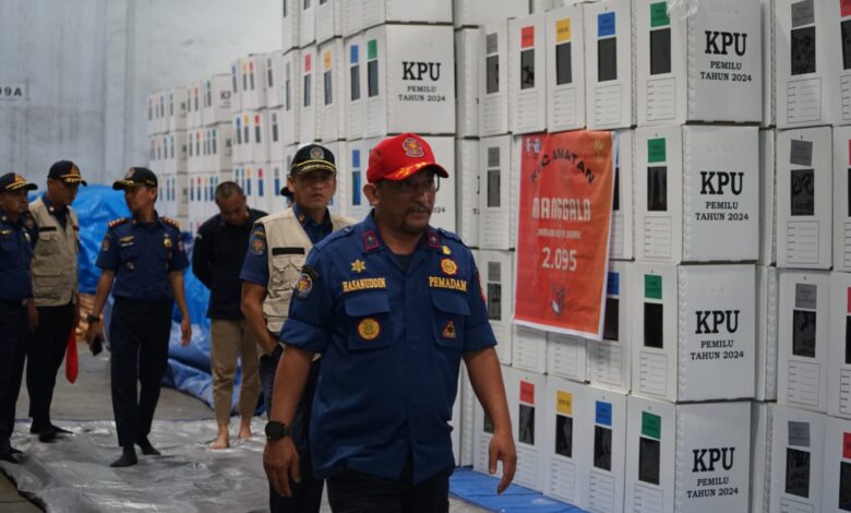 Kadis Damkar Makassar Tinjau Sistem Proteksi Kebakaran Gudang Logistik Pemilu