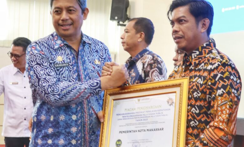 Pemkot Makassar Raih Penghargaan Predikat Zona Hijau Terkait Kepatuhan Pelayanan Publik