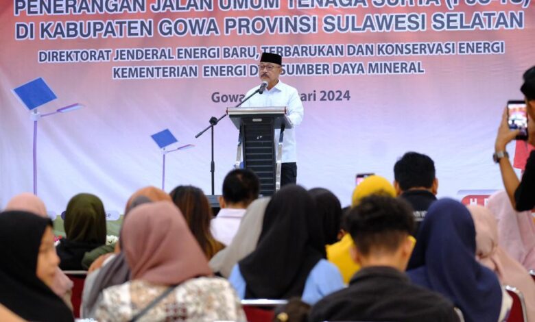 Pemkab Gowa Terima Penerangan Jalan Umum Tenaga Surya dari Kementerian ESDM