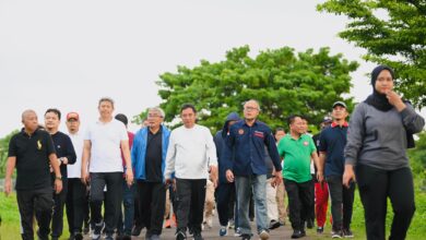 Pj Gubernur Sulsel dan Jajaran Jalan Santai di Taman Maccini Sombala