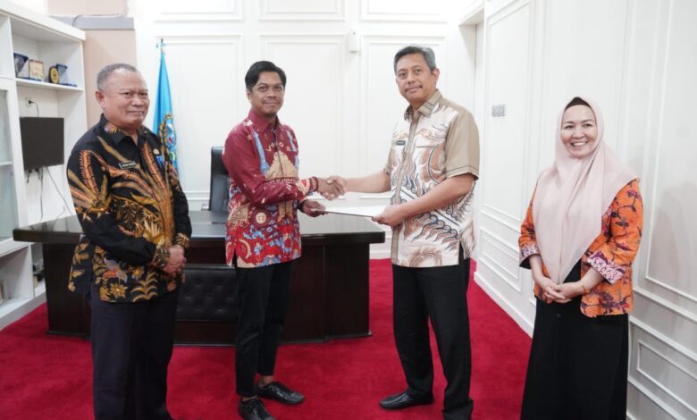 Pemprov Sulsel Serahkan SK Pengangkatan Firman Hamid Pagarra Sebagai Pj Sekda Kota Makassar