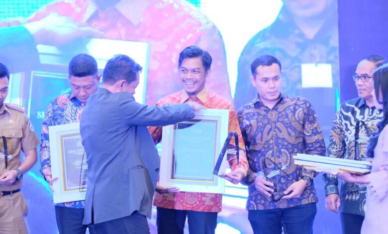 PJ Sekda Makassar Terima Penghargaan Tokoh Progresif dan Inspiratif