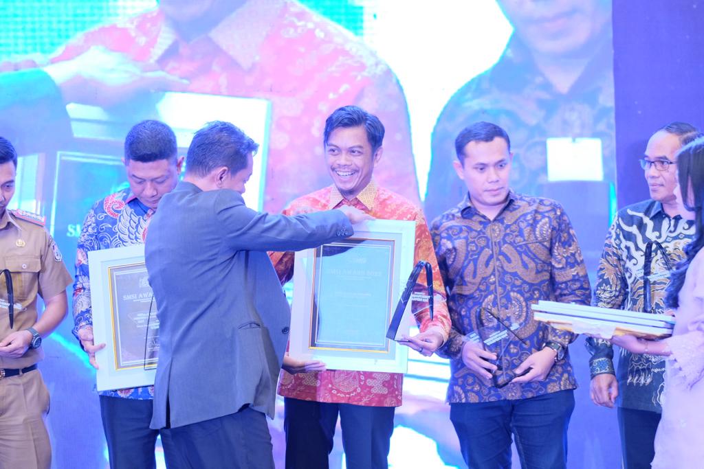 PJ Sekda Makassar Terima Penghargaan Tokoh Progresif dan Inspiratif
