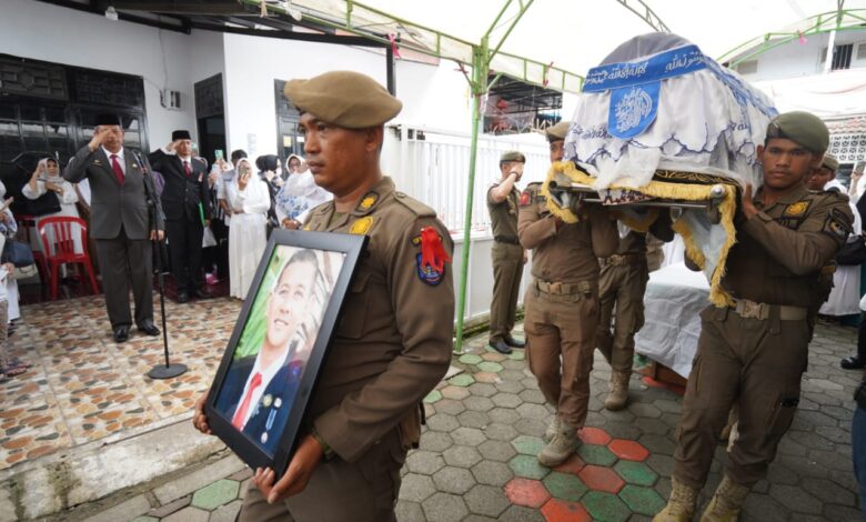 Pj Sekda Sulsel Pembina Upacara Pelepasan Jenazah Almarhum Rizal Tolinggi