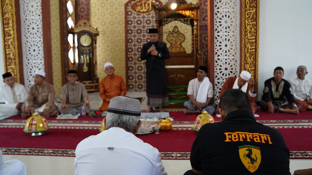 Wali Kota Palu Hadianto Rasyid Jadi Khatib Salat Jumat di Masjid An-Namira