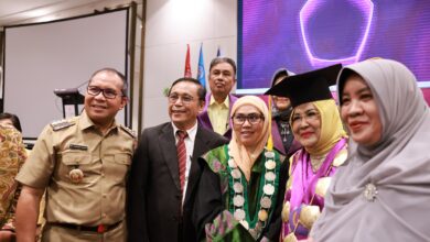 Danny Hadiri dan Ucap Selamat Atas Pengukuhan Guru Besar Apiaty Amin Syam