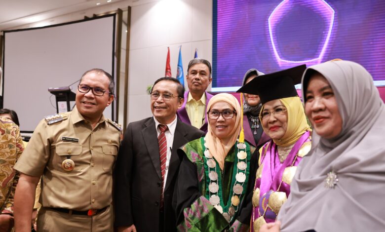 Danny Hadiri dan Ucap Selamat Atas Pengukuhan Guru Besar Apiaty Amin Syam