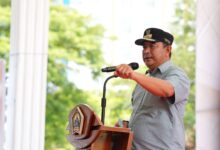 Setelah Jeneponto, Pj Gubernur Bahtiar Salurkan Bantuan Pangan Pemerintah Pusat Kepada Warga Miskin di Bantaeng