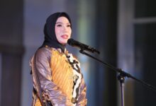 Sofha Marwah Bahtiar Lantik dan Kukuhkan Pengurus Komunitas Designer Olah Tenun Sulsel