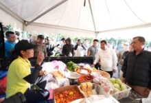 Pj Gubernur Sulsel Jalan Santai, Cek Kesehatan dan Tinjau Pasar di Parepare