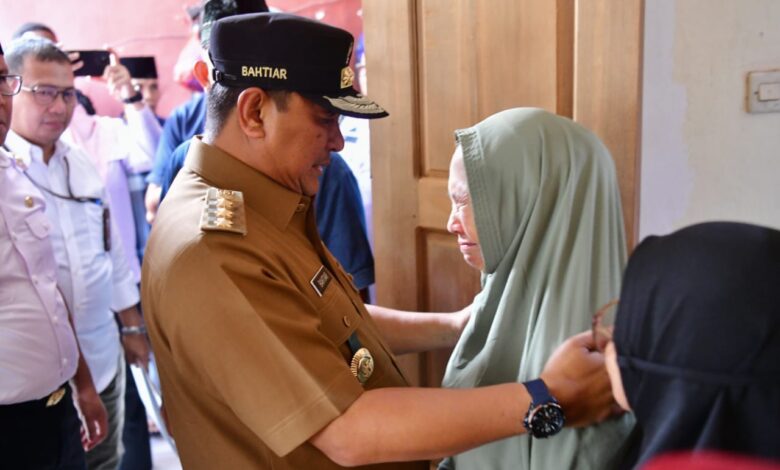 Turut Berbelasungkawa, Pj Gubernur Sulsel Silaturahmi ke Keluarga Petugas KPPS yang Meninggal Dunia