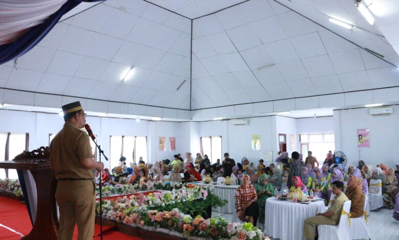 Buka Lomba Fashion Show, Wabup Edy Manaf Puji Peran IWAPI