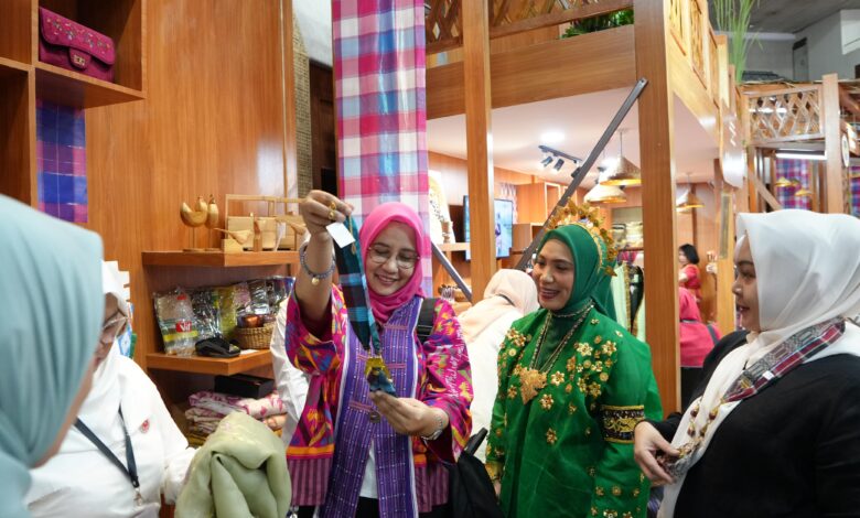 Kembali Berpartisipasi di Inacraft, Dekranasda Sulsel Pamerkan Kerajinan Karya Penyandang Disabilitas