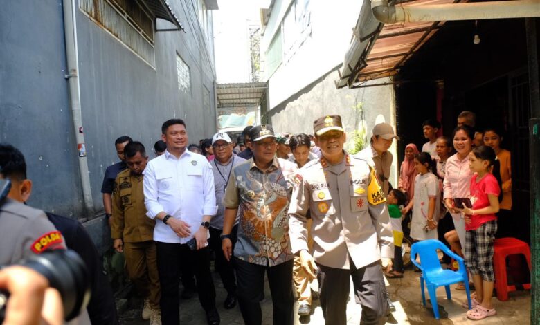 Bupati Gowa Dampingi Pj Gubernur Sulsel Tinjau Proses Pencoblosan di TPS