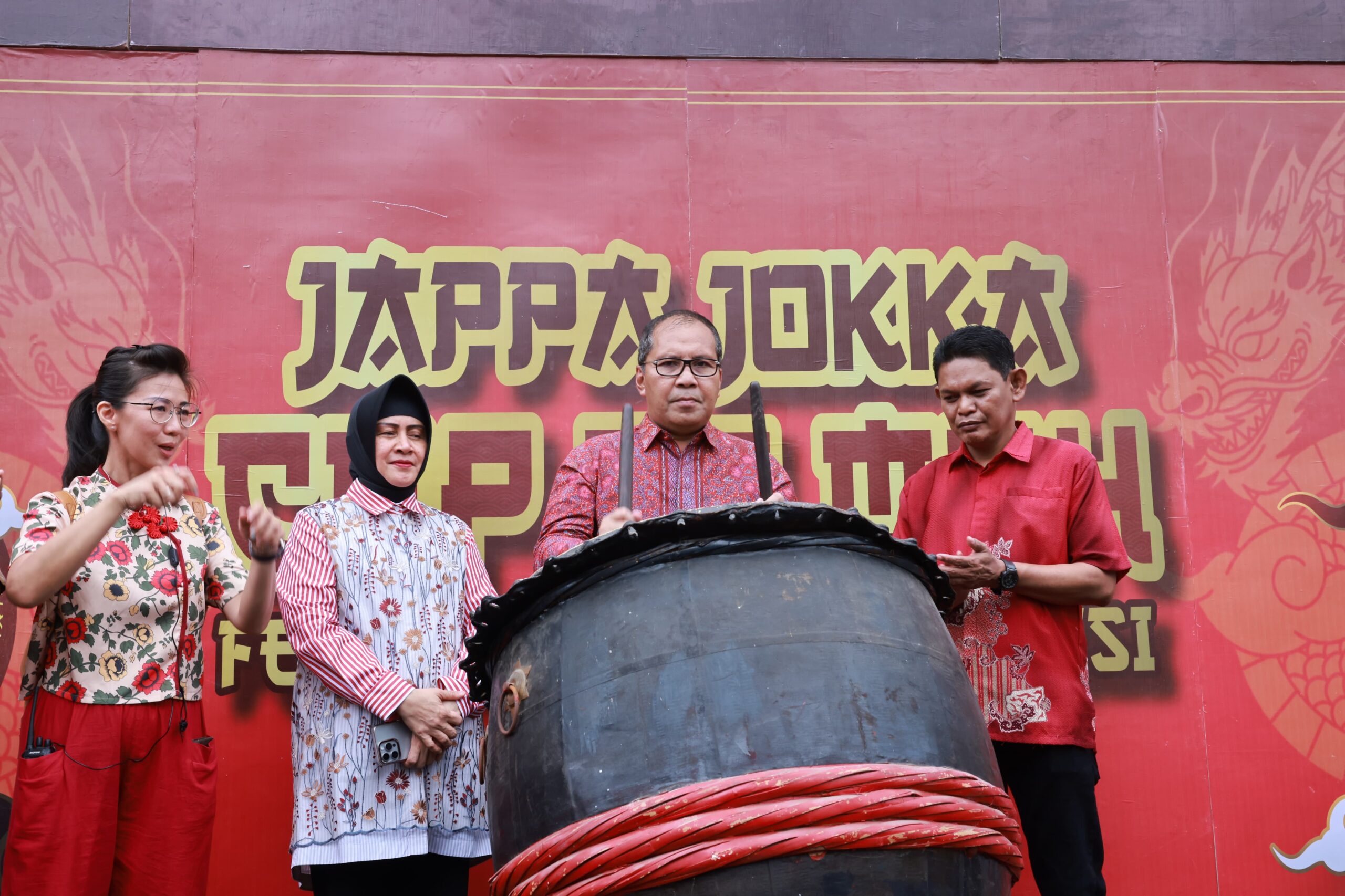 Ketua TP PKK dan Wali Kota Makassar Tabuh Gendang Buka Karnaval Budaya Jappa Jokka Cap Go Meh 2024