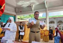 Mencoblos di TPS 001, Wali Kota Makassar Boyong Istri, Anak dan Cucunya