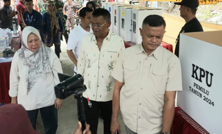 Wawali Palu Bersama Gubernur Rusdy Pantau Pencoblosan di Sejumlah TPS