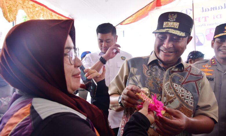 Pj Gubernur Imbau Petugas TPS Jaga Kesehatan dan Manfaatkan Layanan Tim Satgas Kesehatan Kesiapsiagaan Pemilu