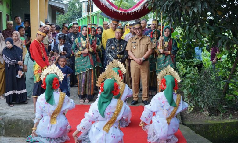 Didampingi Wakil Bupati Edy Manaf Penjabat Bupati Bone Ziarahi Makam Leluhurnya di Bulukumba