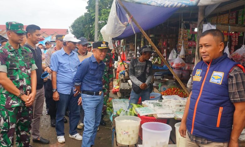 Pantau Pasar Jelang Ramadan, Pj Bupati Bone Anggap Harga Sembako Masih Normal