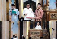 Dukung Program Keagamaan, H Dahyal Salurkan Dana Hibah Pemkot Makassar di Masjid Besar Al Amin