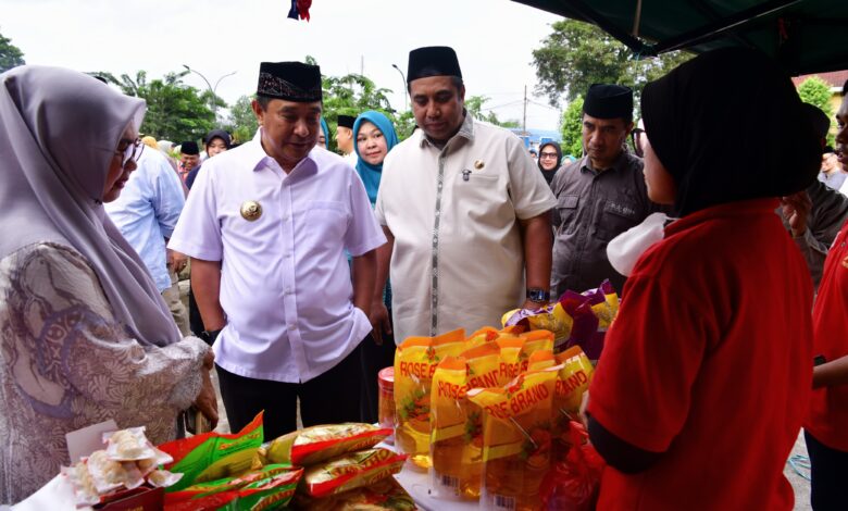 Safari Ramadan Pj Gubernur Bahtiar di Maros, Salurkan Bantuan Sembako, Tanam Pisang Cavendish dan Galakkan IB