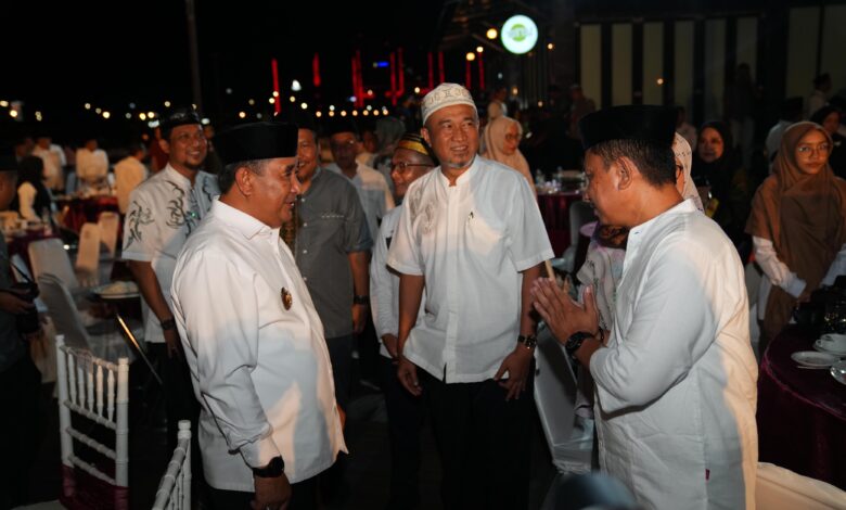 Buka Puasa Bersama di Lego-Lego CPI, Pj Gubernur Bahtiar Beri Penghargaan Sukses Pemilu Serentak Tahun 2024