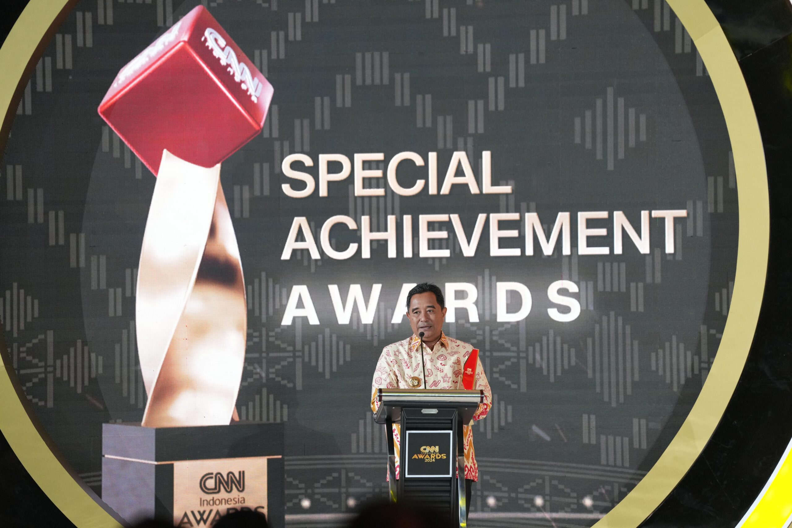 Pj Gubernur Bahtiar Baharuddin Raih CNN Indonesia Awards Kategori Excellence Governance Leadership
