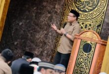 Safari Ramadan, Sekwan DPRD Serahkan Dana Hibah Pemkot Makassar di Masjid Jannatul Firdaus