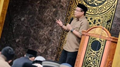 Safari Ramadan, Sekwan DPRD Serahkan Dana Hibah Pemkot Makassar di Masjid Jannatul Firdaus
