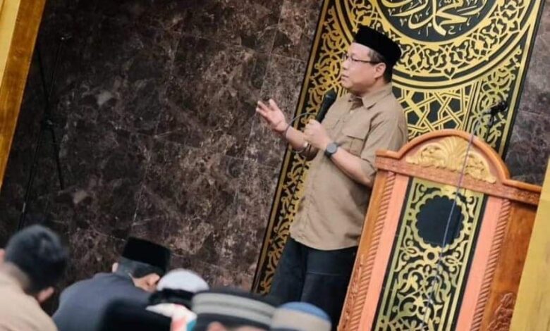 Safari Ramadan, Sekwan DPRD Serahkan Dana Hibah Pemkot Makassar di Masjid Jannatul Firdaus