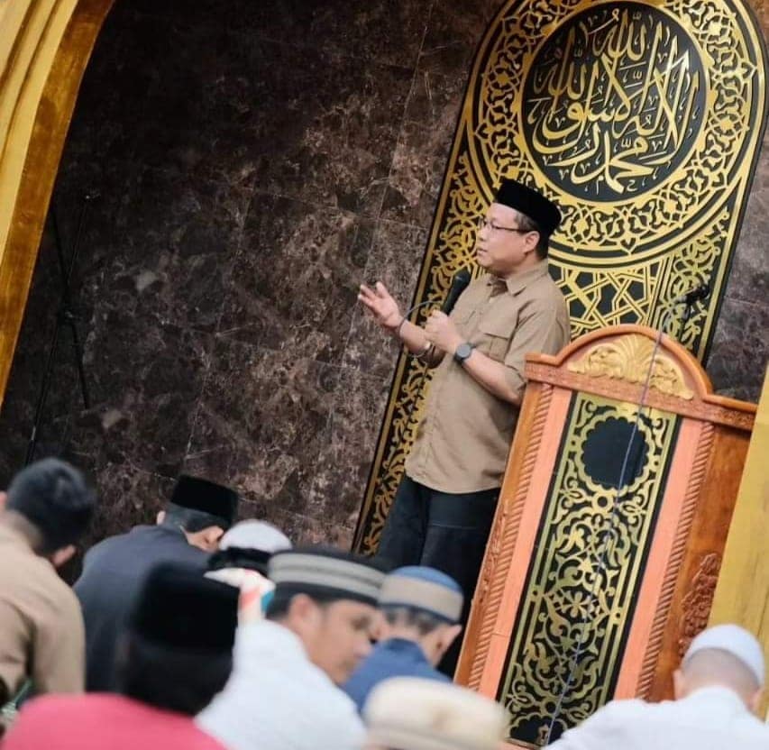 Safari Ramadan, Sekwan DPRD Serahkan Dana Hibah Pemkot Makassar di Masjid Jannatul Firdaus