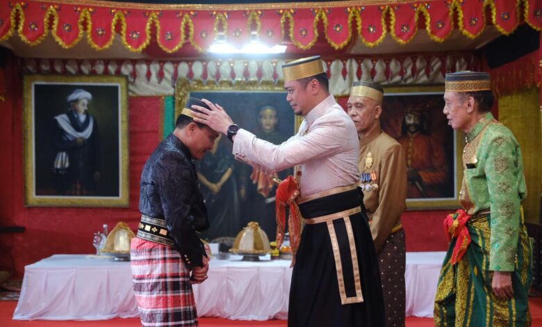 Pemkab Gowa Anugerahi Kajati Sulsel Gelar Adat I Mannuntungi Daeng Mattola