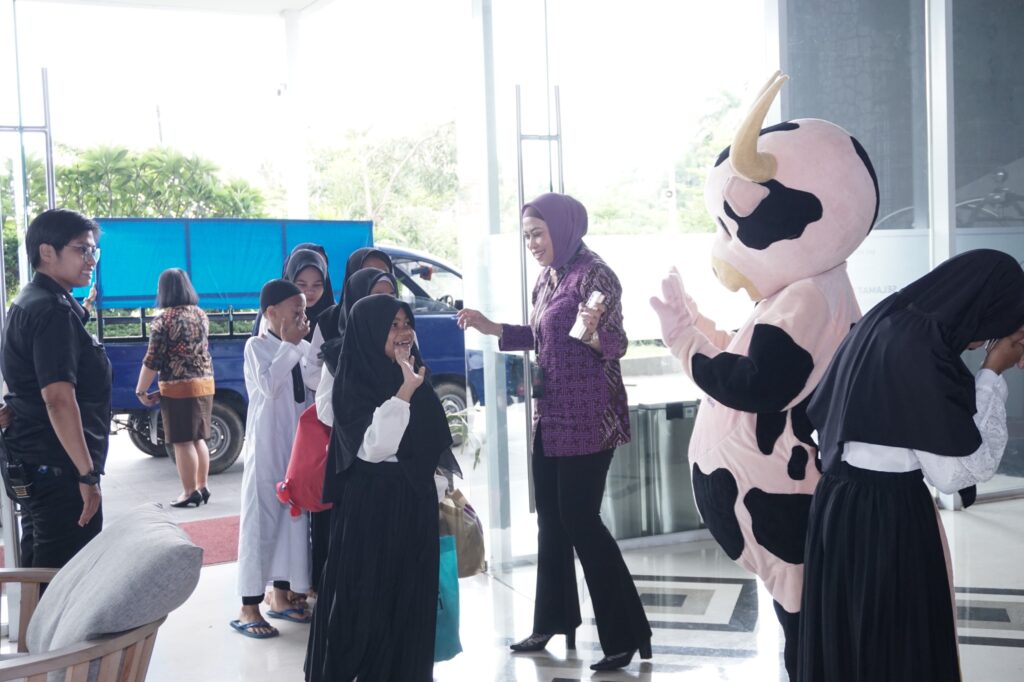Mercure Makassar Nexa Pettarani Membuka Pelukan untuk Anak Panti Nur Siamatu dalam Bulan Suci Ramadhan