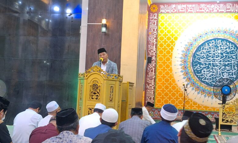 Bupati Andi Utta Tarawih Pertama di Masjid ICDT Bulukumba